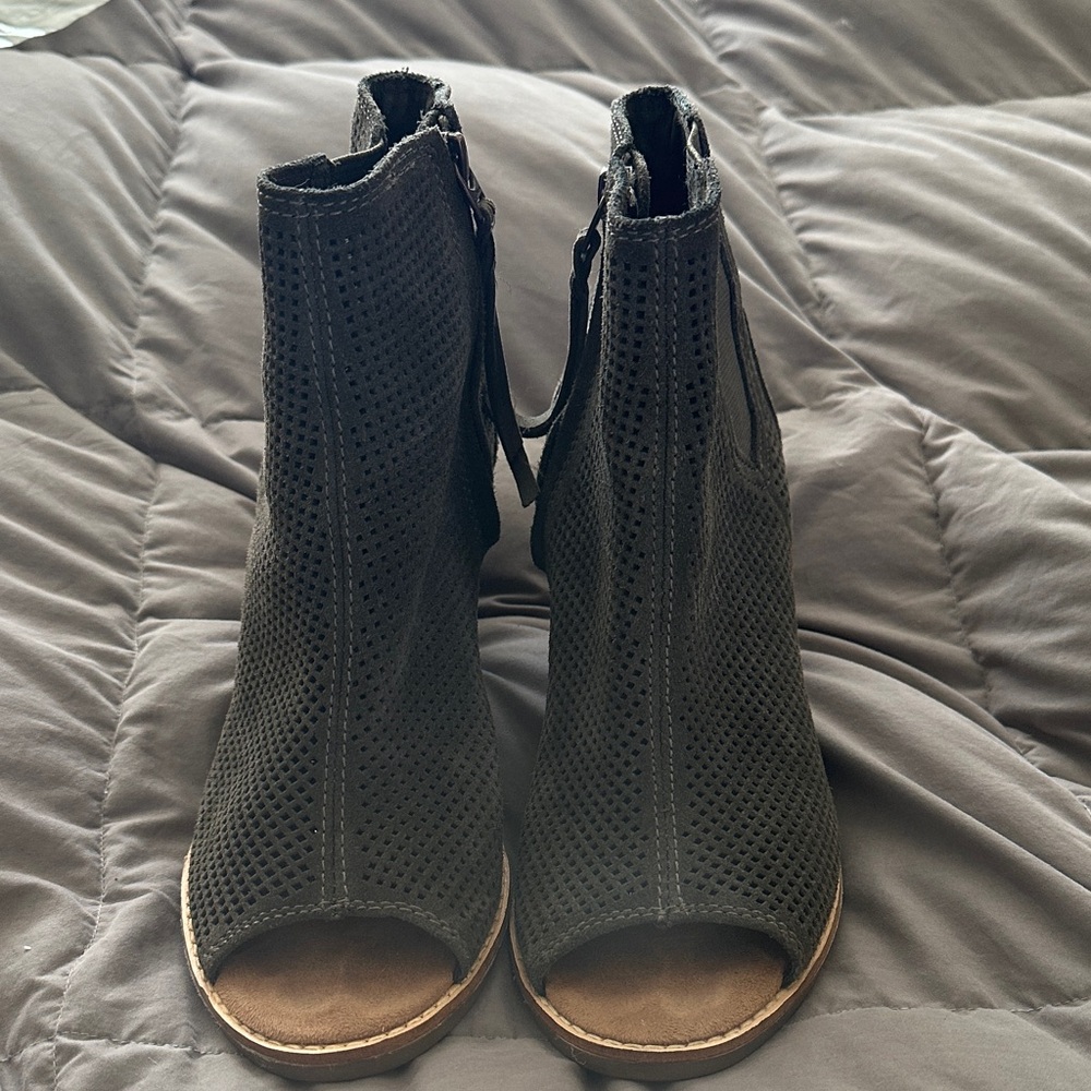 Women's Toms olive green Peep-Toe Ankle Boots
